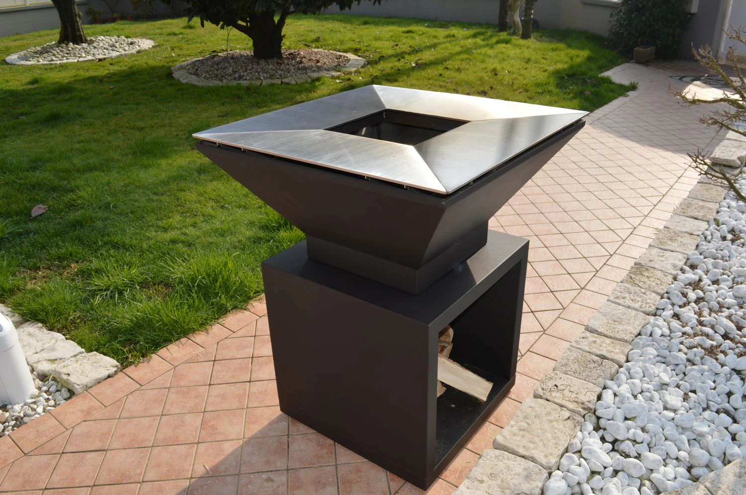 Oveneat OFP-WV-00000G Charcoal Grey BBQ Tower with wood storage includes Cover,cooking grill & grilled plate - Image 4