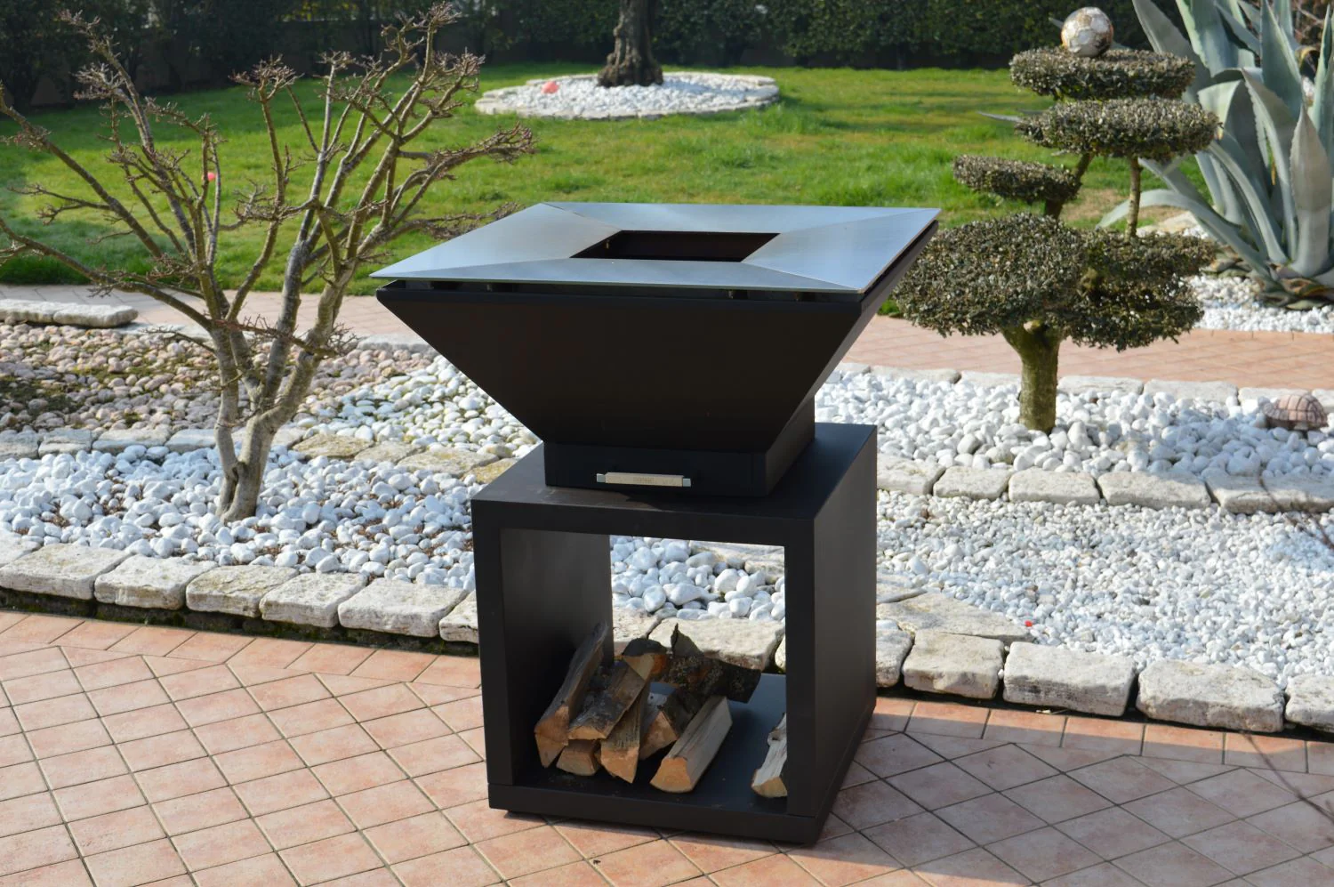 Oveneat OFP-WV-00000G Charcoal Grey BBQ Tower with wood storage includes Cover,cooking grill & grilled plate - Image 6